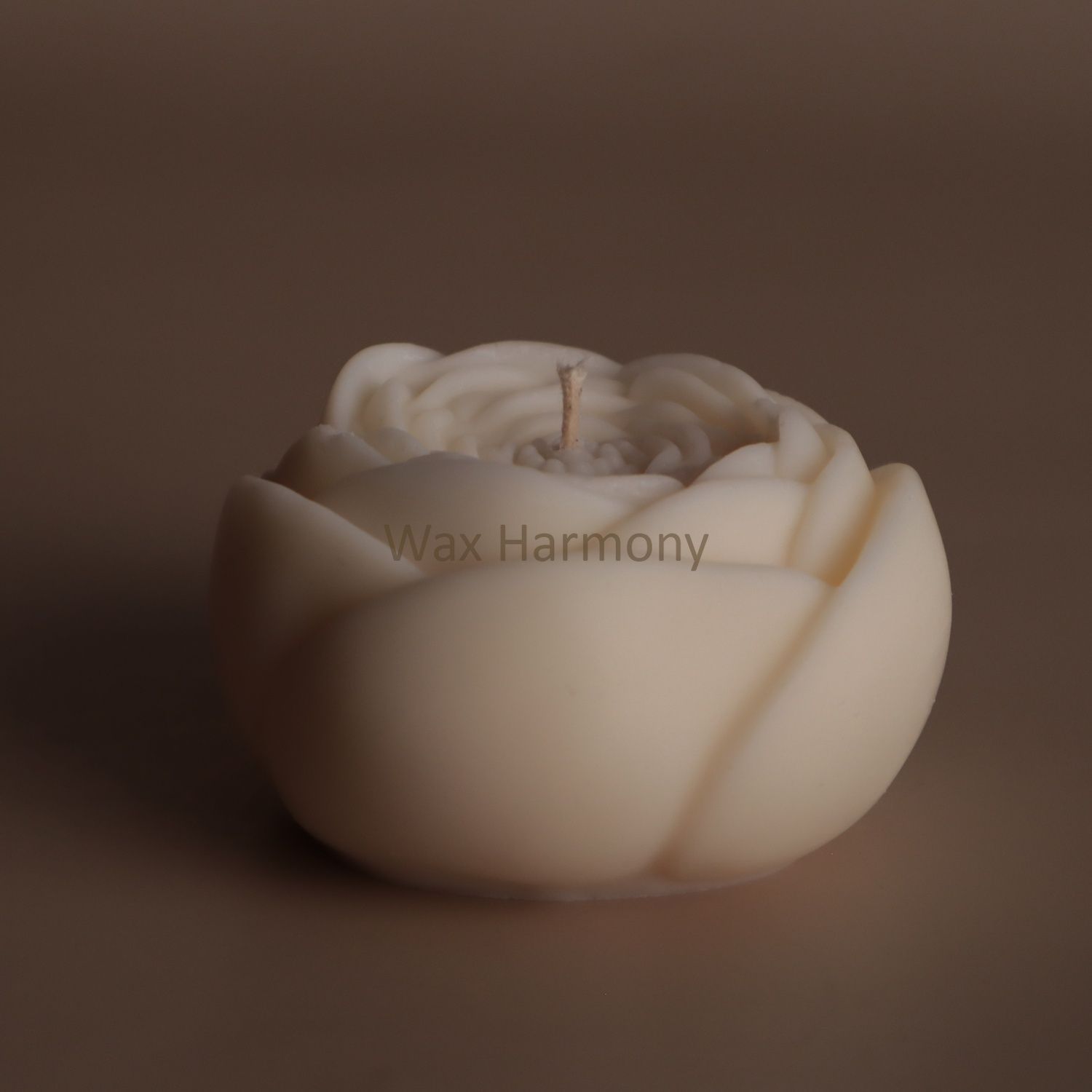 Свічка Півоноподібна троянда біла &mdash; фото Wax Harmony
