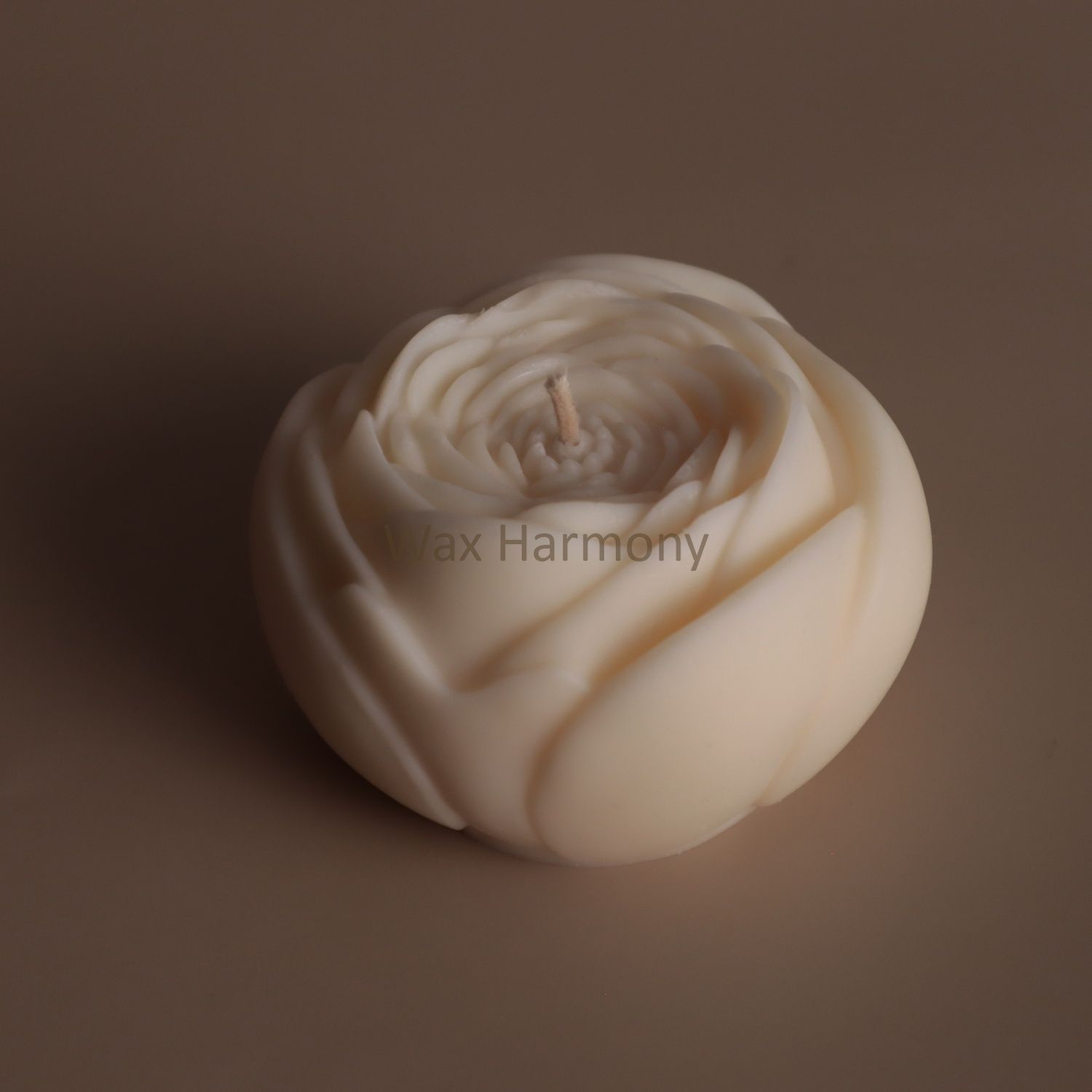 Свічка Півоноподібна троянда біла &mdash; фото Wax Harmony