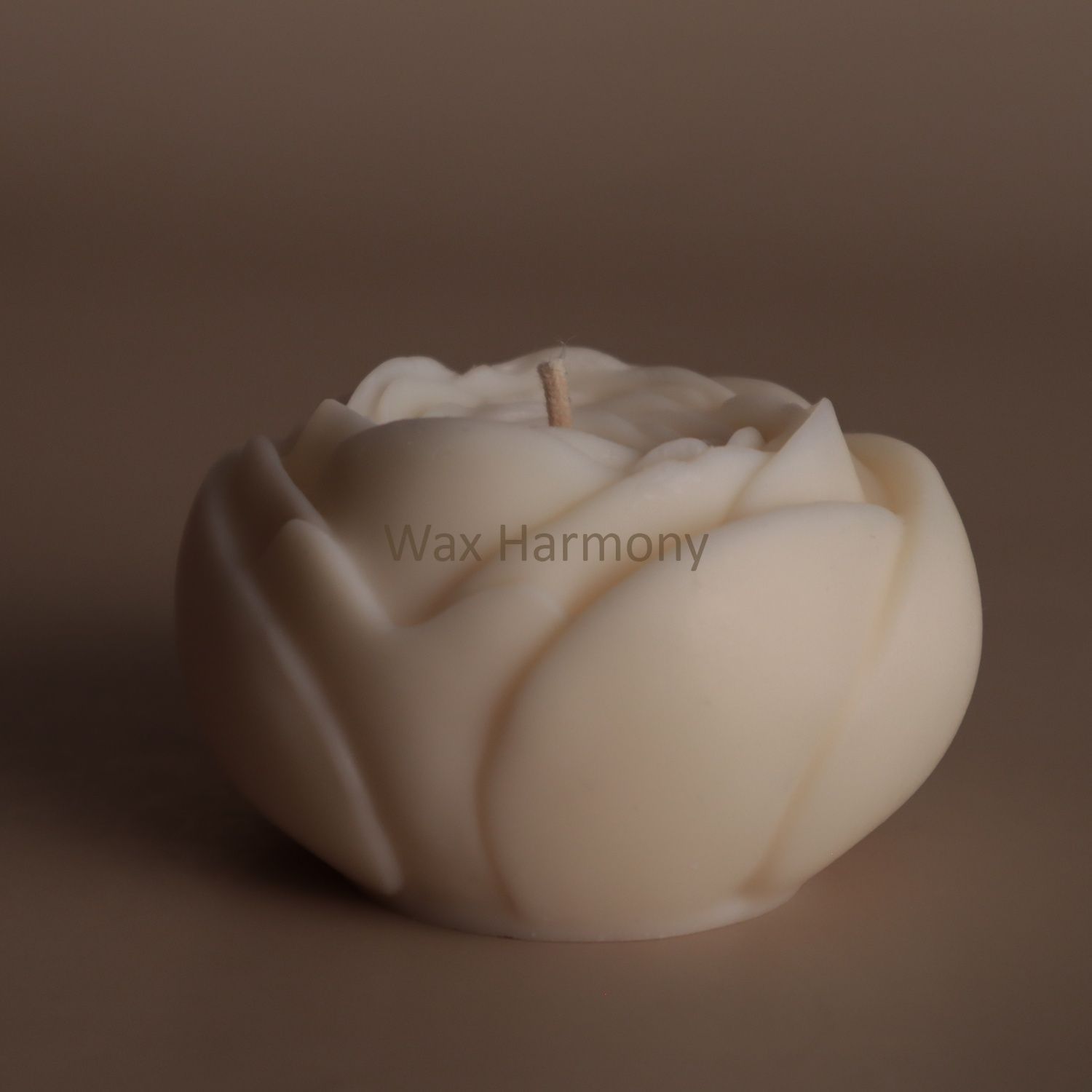 Свічка Півоноподібна троянда біла &mdash; фото Wax Harmony