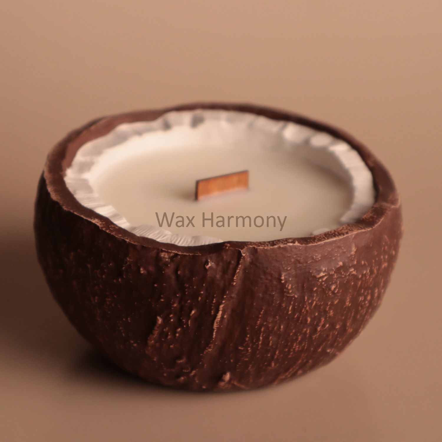 Свічка в кашпо Кокос &mdash; фото Wax Harmony