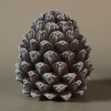 Свічка в кашпо Шишка засніжена &mdash; фото Wax Harmony