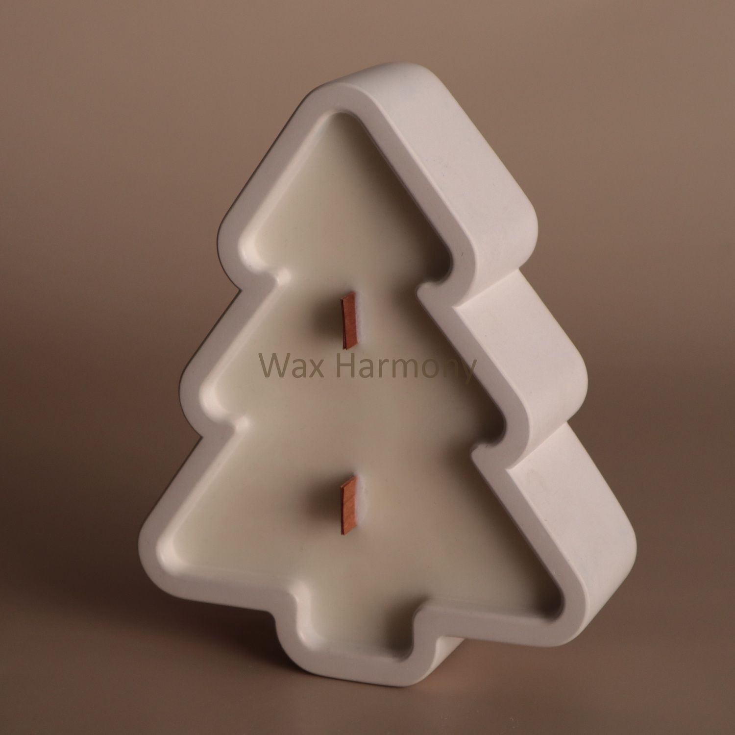 Свічка в кашпо Ялинка біла &mdash; фото Wax Harmony