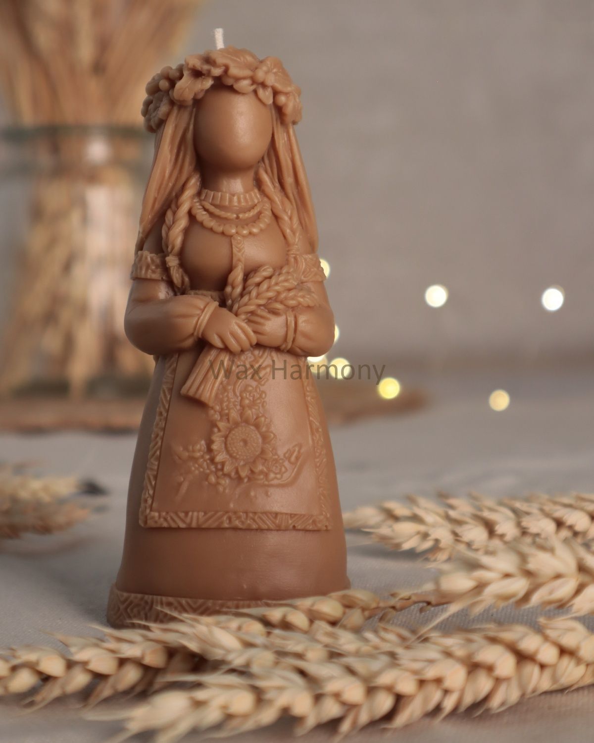 Свічка Берегиня Достатку коричнева &mdash; фото Wax Harmony