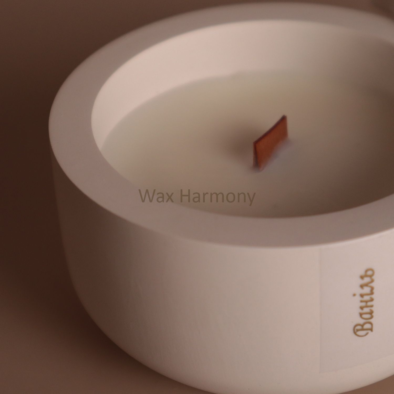 Свічка в кашпо Класична 100 г біла &mdash; фото Wax Harmony